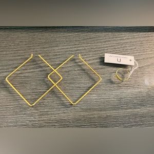 Earrings & boss ring size 8